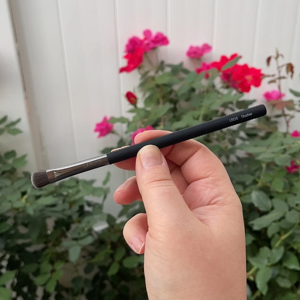 New Laruce Eyeshadow Brush - LR110